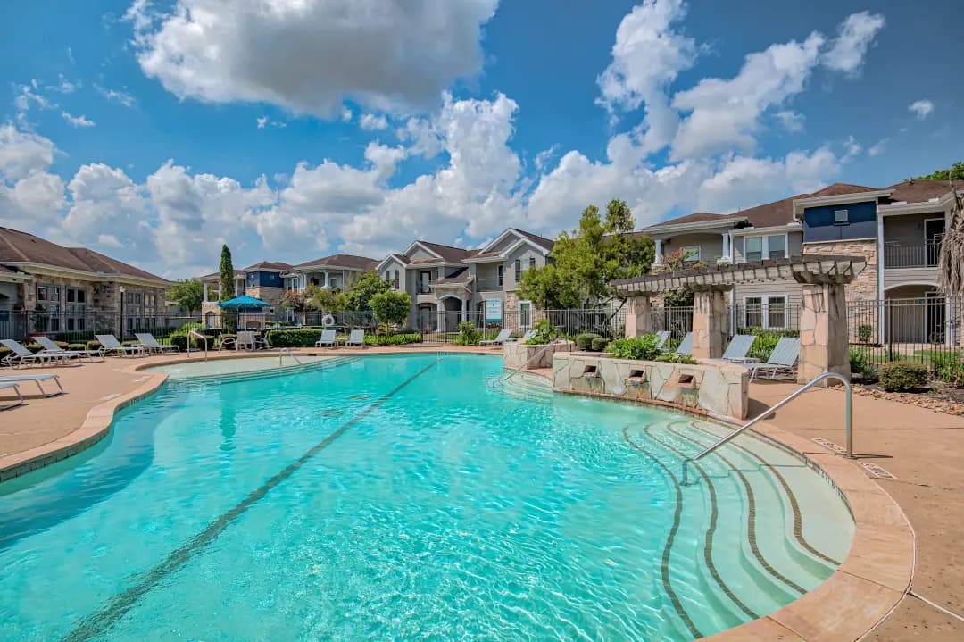 Well-maintained apartment community with outdoor amenities